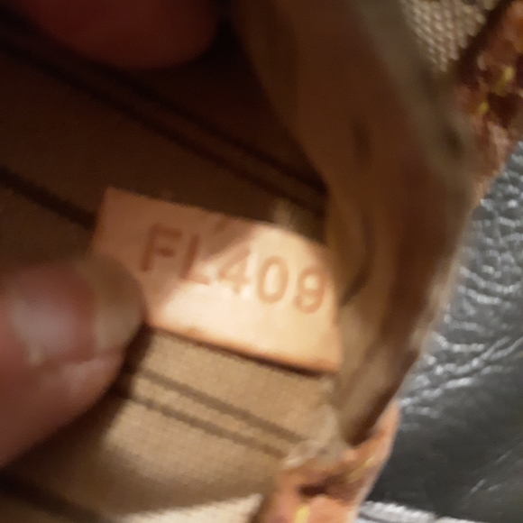 Louis Vuitton Neverfull MM - Picture 6 of 8